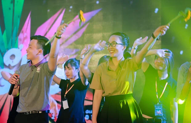 ga la tri an thay co