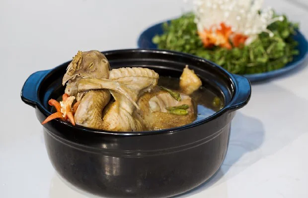 Gà tiềm ớt hiểm