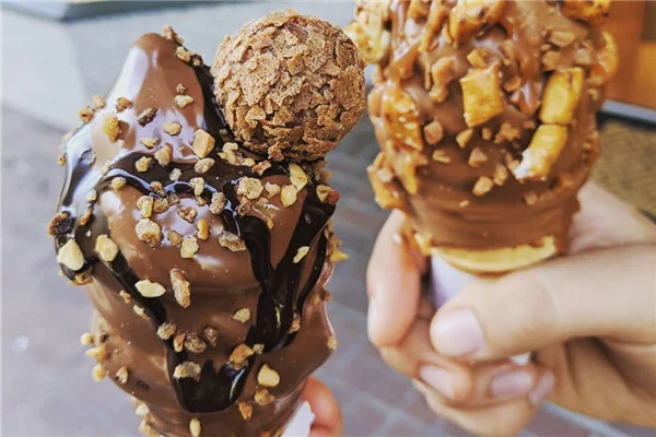 gelato kết hợp nhiều topping