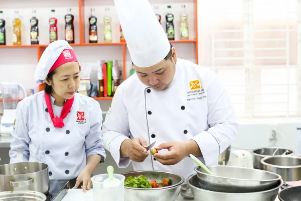 Giảng viên hướng dẫn chi tiết