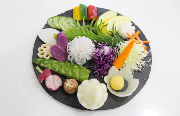 hình thức trang trí từ việc cắt tỉa rau củ