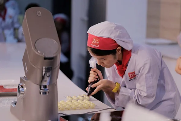 khóa học làm bánh tại HNAAu khóa học làm bánh tại HNAAu