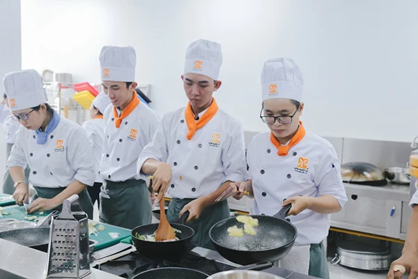 học viên bước vào phần thực hành