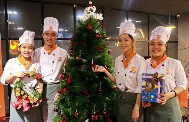 Học viên chi nhánh Tân Bình chụp hình noel Học viên chi nhánh Tân Bình chụp hình noel