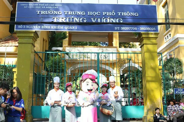 kate và đội ngũ tiếp sức mùa thi