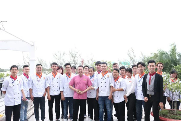 khuôn viên ngoài trời khách sạn TTC