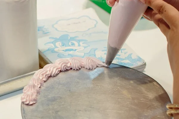 Kỹ thuật bắt bông kem, tạo viền Kỹ thuật bắt bông kem, tạo viền