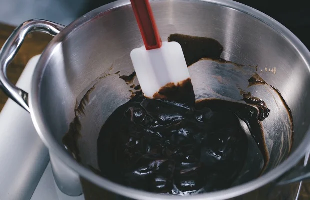 Làm tan chảy chocolate đen
