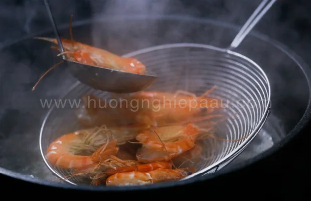 luộc tôm đúng cách luộc tôm đúng cách