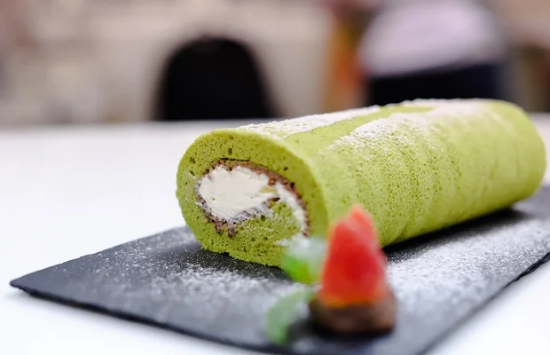 Matcha roll cake