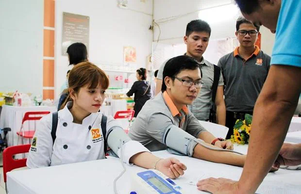 Chờ đến lượt hiến máu