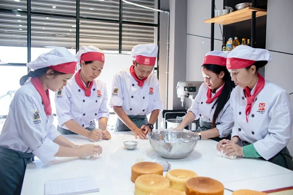 Người làm bánh Người làm bánh