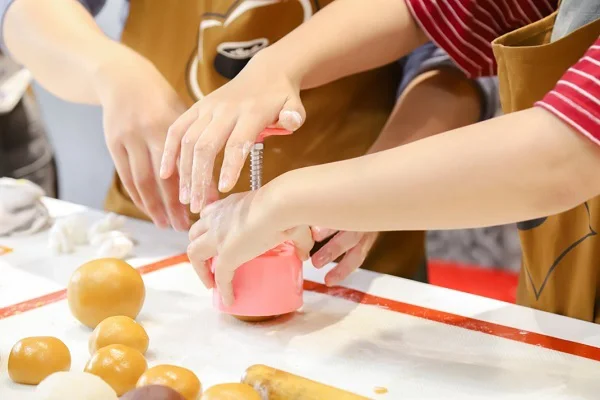 Những chiếc bánh đầu tiên