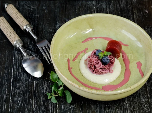 pasta trang mieng cung whipping cream va blueberry