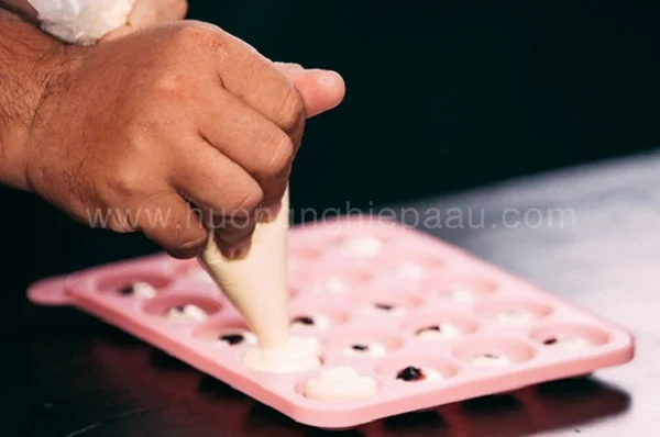 phu len bang mot lop mascarpone 2 phu len bang mot lop mascarpone 2