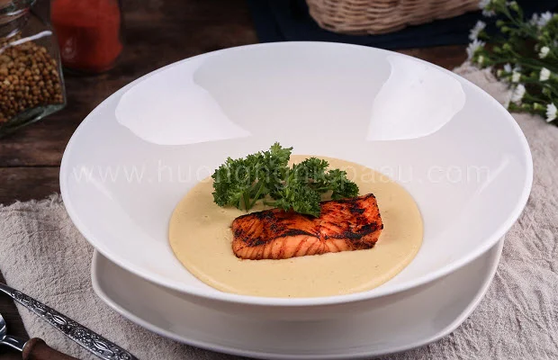 Súp khoai tây kẹo cá hồi