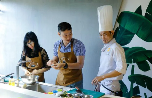 Thầy Nguyễn Văn Thuận hướng dẫn