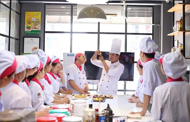 Thầy và cả lớp cùng họp lại với nhau