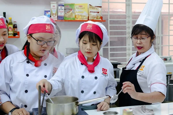 theo-sat-va-huong-dan theo sát và hướng dẫn học viên