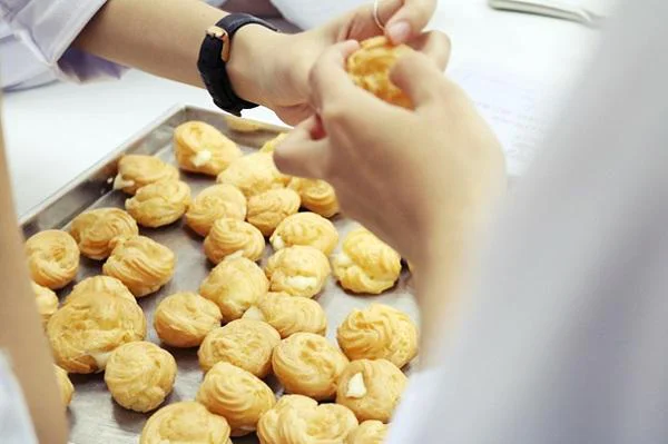 Để trở thành thợ làm bánh, bạn cần có những gì? Để trở thành thợ làm bánh, bạn cần có những gì?