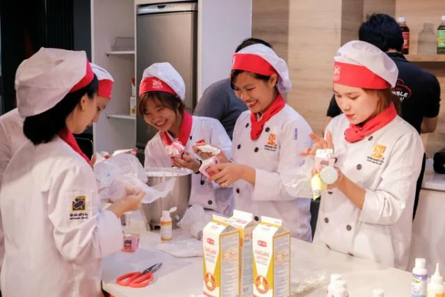 Bánh cupcake từ kem Niagara Farms của Rich’s,…