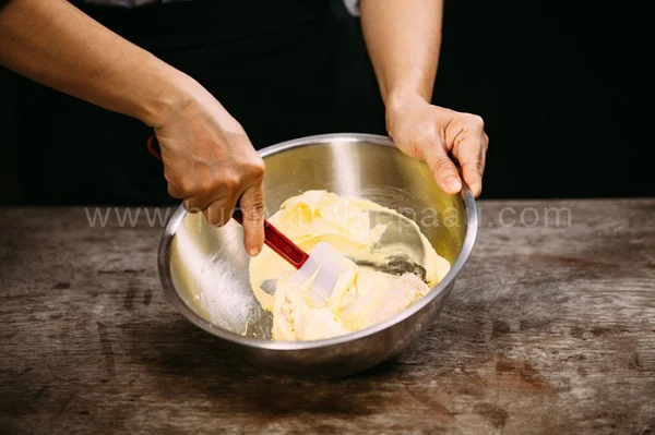 Trộn đều hỗn hợp cookies Trộn đều hỗn hợp cookies