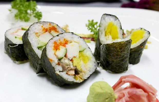 tự làm maki sushi tại nhà