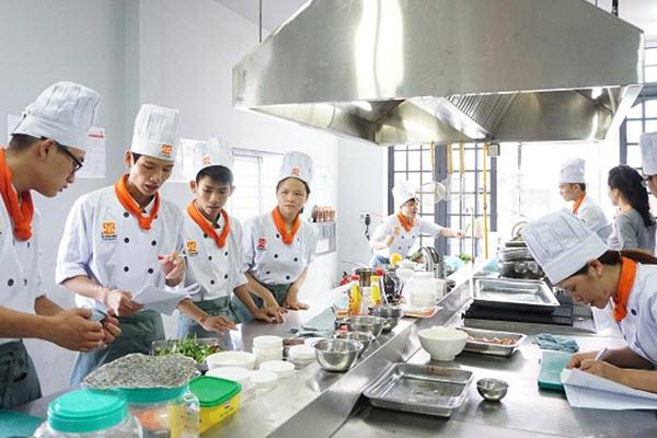 vua hoc dai hoc hoc nghe duoc khong