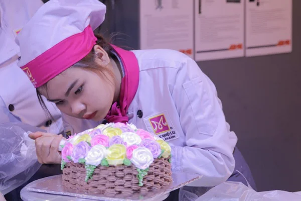 yêu cầu lớp bánh kem yêu cầu lớp bánh kem