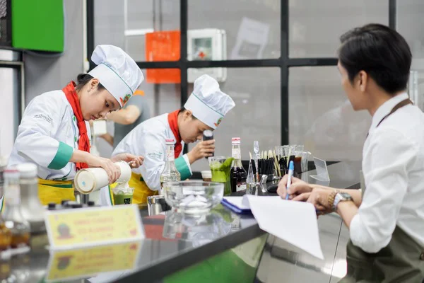 Khảo sát công đoạn pha chế của thí sinh