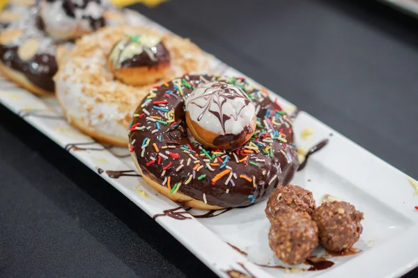 thanh pham banh doughnut