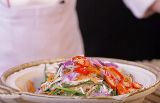 Trộn các nguyên liệu trên với nước trộn