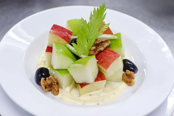 Xốt Waldorf Dressing sẽ ăn cùng Waldorf Salad