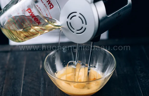 Công đoạn làm xốt ăn kèm