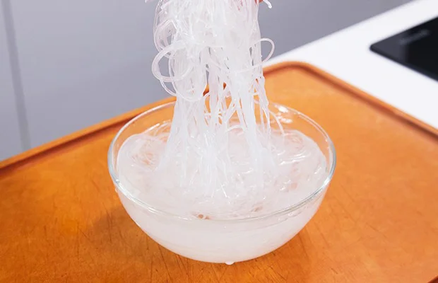 ngâm miến trong nước