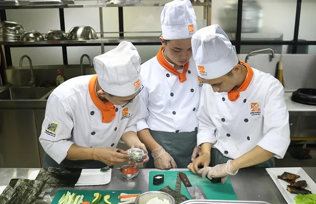 Các bạn học viên miệt mài thực hành