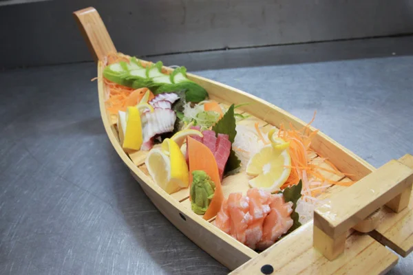 sashimi trình bày bắt mắt