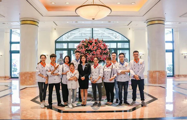 chụp ảnh lưu niệm tại sảnh chính Tầng 1