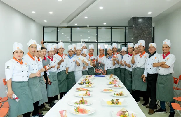 Chụp hình lưu niệm cùng Giảng viên