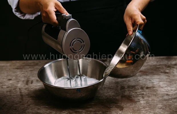 đánh bông lòng trắng trứng