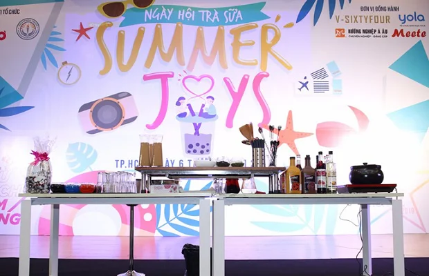 Không gian pha chế trà sữa chuyên nghiệp