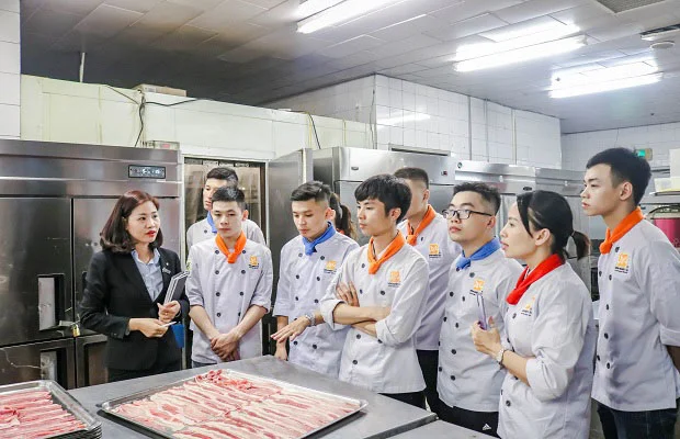 Ms. Hoa Le – Đại diện giới thiệu khách sạn Daewoo