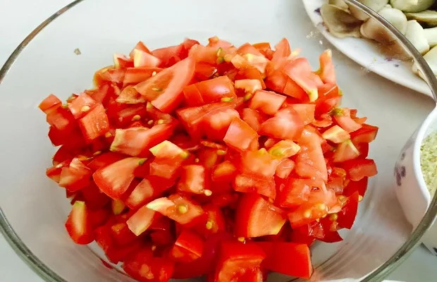 cà chua sau khi thái hạt lựu