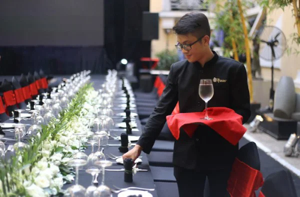 học quản trị khách sạn con trai dễ xin việc