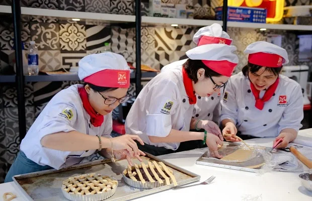 học viên khóa bánh nướng