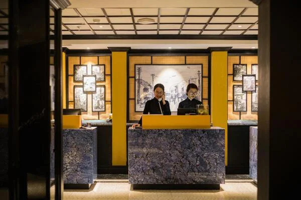 lễ tân giỏi luôn cần tiến