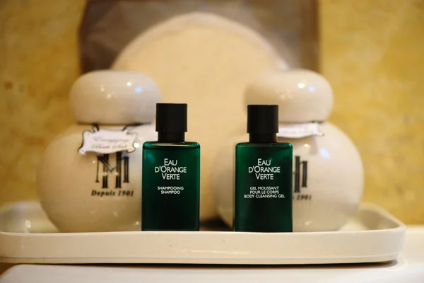 Amenities khách sạn không thể thiếu dầu gội và xà bông tắm Amenities trong khách sạn