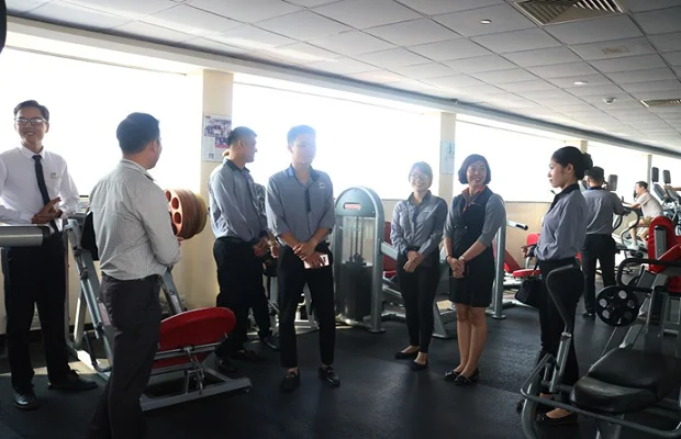 Học viên HNAAu khám phá phòng tập Fitness One