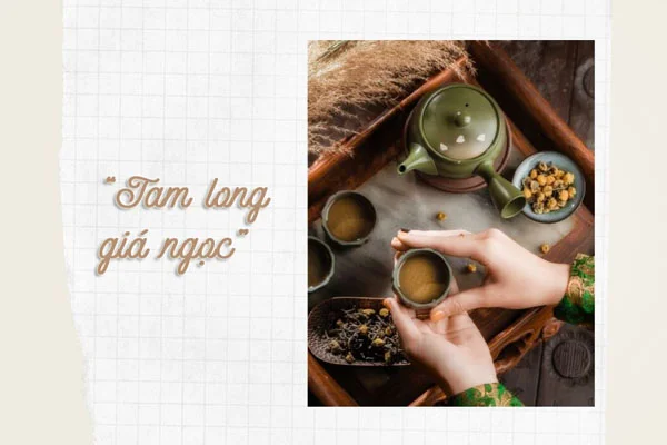 nâng chén trà uống