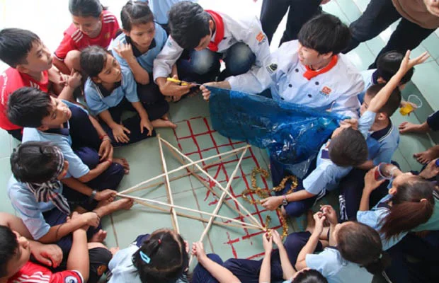 Phần thi làm đèn ông sao